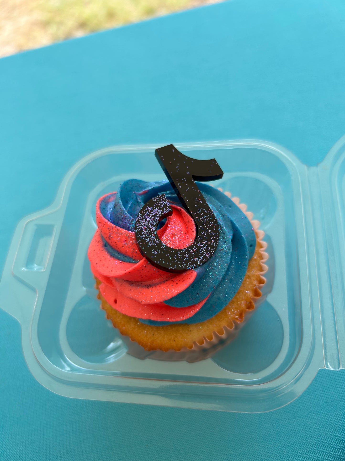 Cupcake Charm Topper